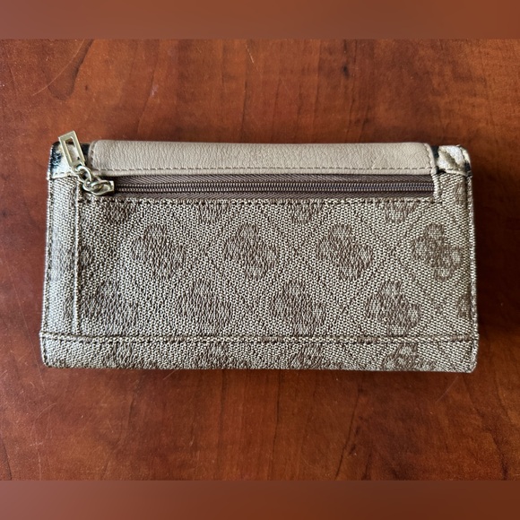 NWOT RARE STYLE Guess Los Angeles Wallet - Picture 2 of 4